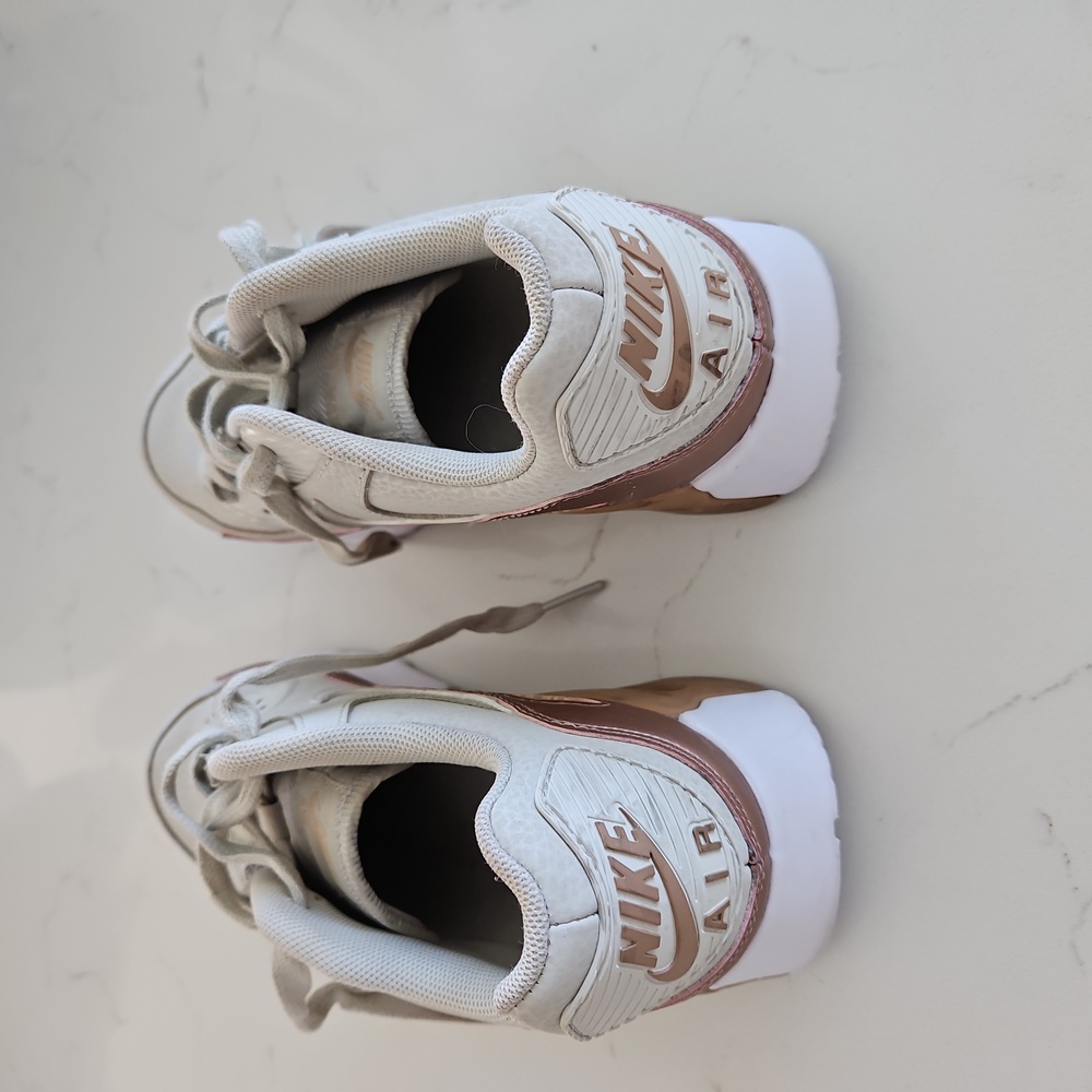 Nike AIRMAX SHOES - Size 8 US- Gently worn